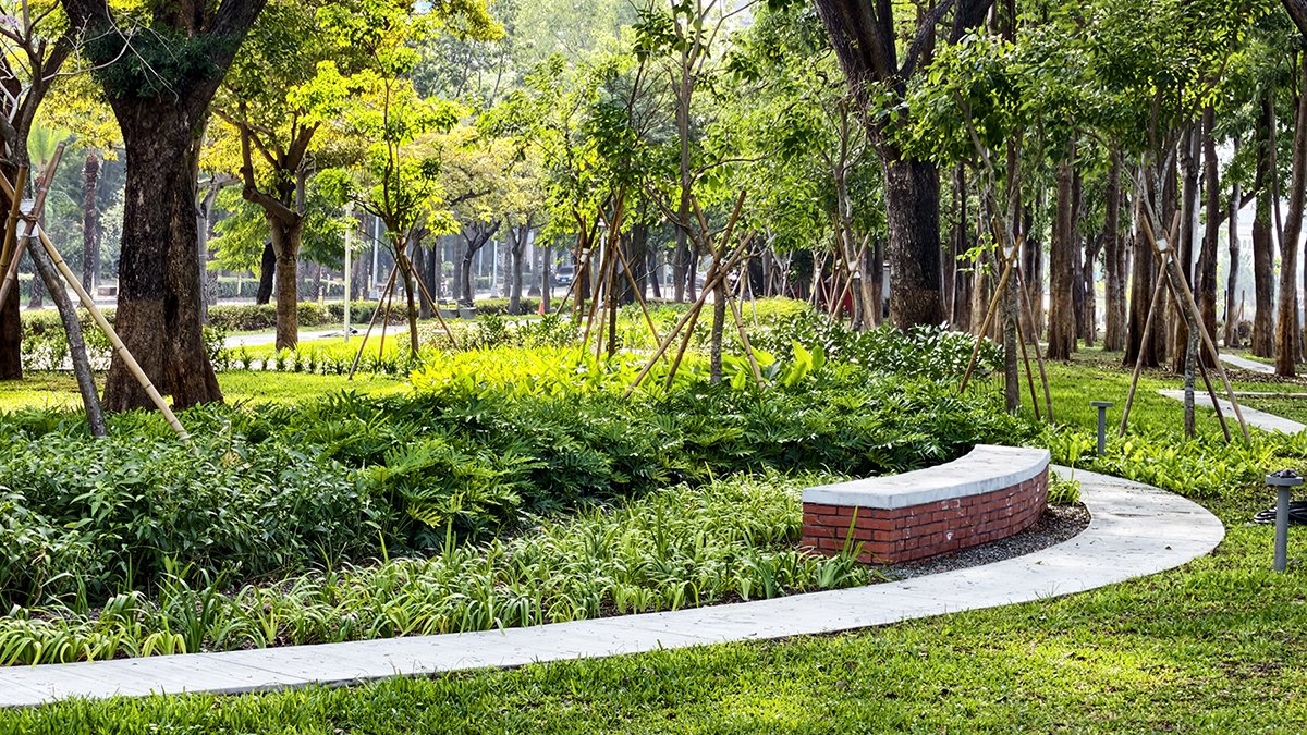 [高雄 三民] 盤花公園  走進客家文化的城市綠洲 光之塔旁全新休閒散步新景點