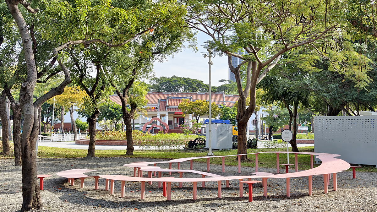 [高雄 三民] 盤花公園  走進客家文化的城市綠洲 光之塔旁全新休閒散步新景點