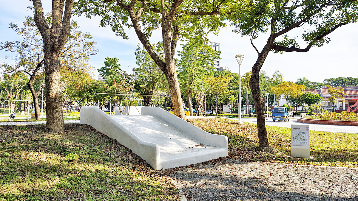 [高雄 三民] 盤花公園  走進客家文化的城市綠洲 光之塔旁全新休閒散步新景點