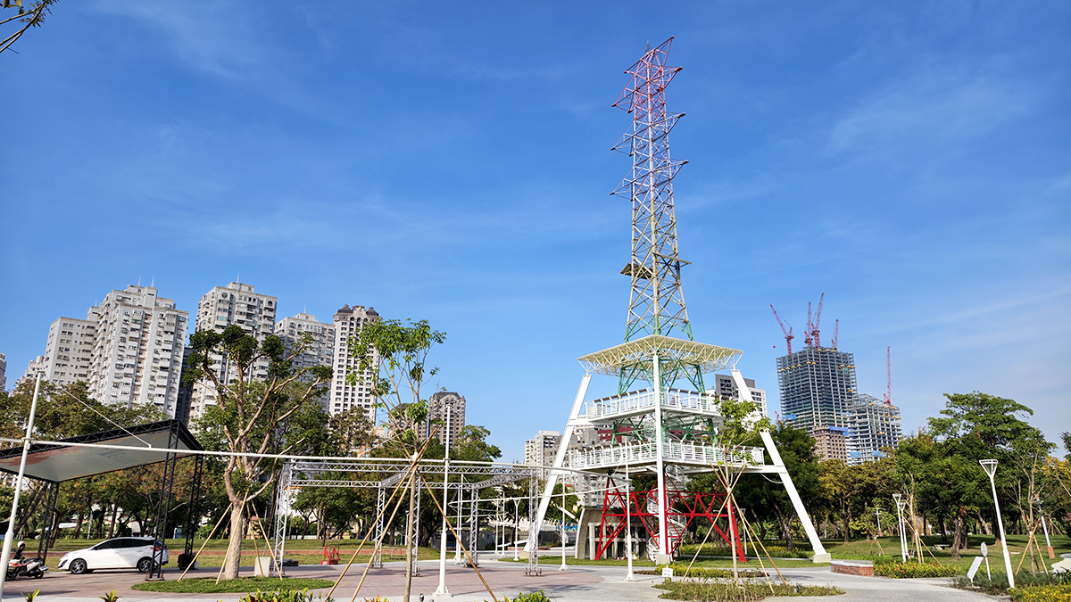 [高雄 三民] 盤花公園  走進客家文化的城市綠洲 光之塔旁全新休閒散步新景點