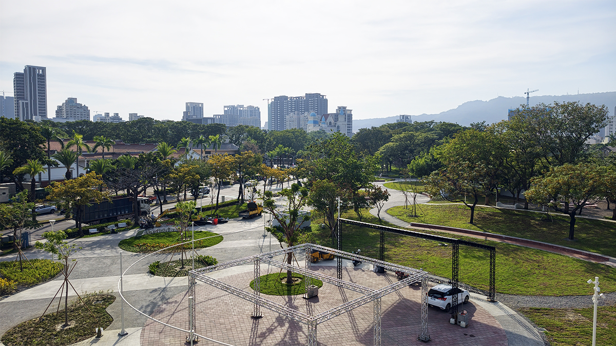 [高雄 三民] 盤花公園  走進客家文化的城市綠洲 光之塔旁全新休閒散步新景點