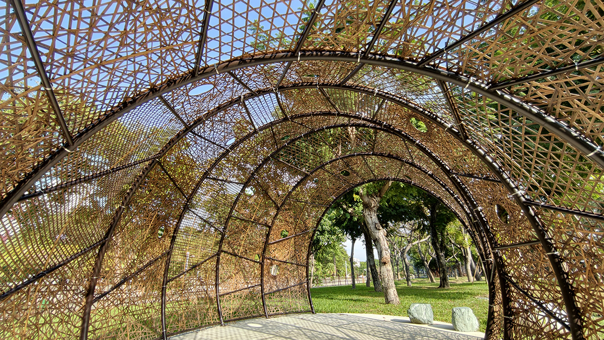 [高雄 三民] 盤花公園  走進客家文化的城市綠洲 光之塔旁全新休閒散步新景點