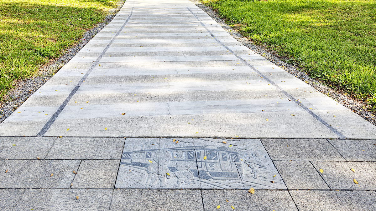 [高雄 三民] 盤花公園  走進客家文化的城市綠洲 光之塔旁全新休閒散步新景點