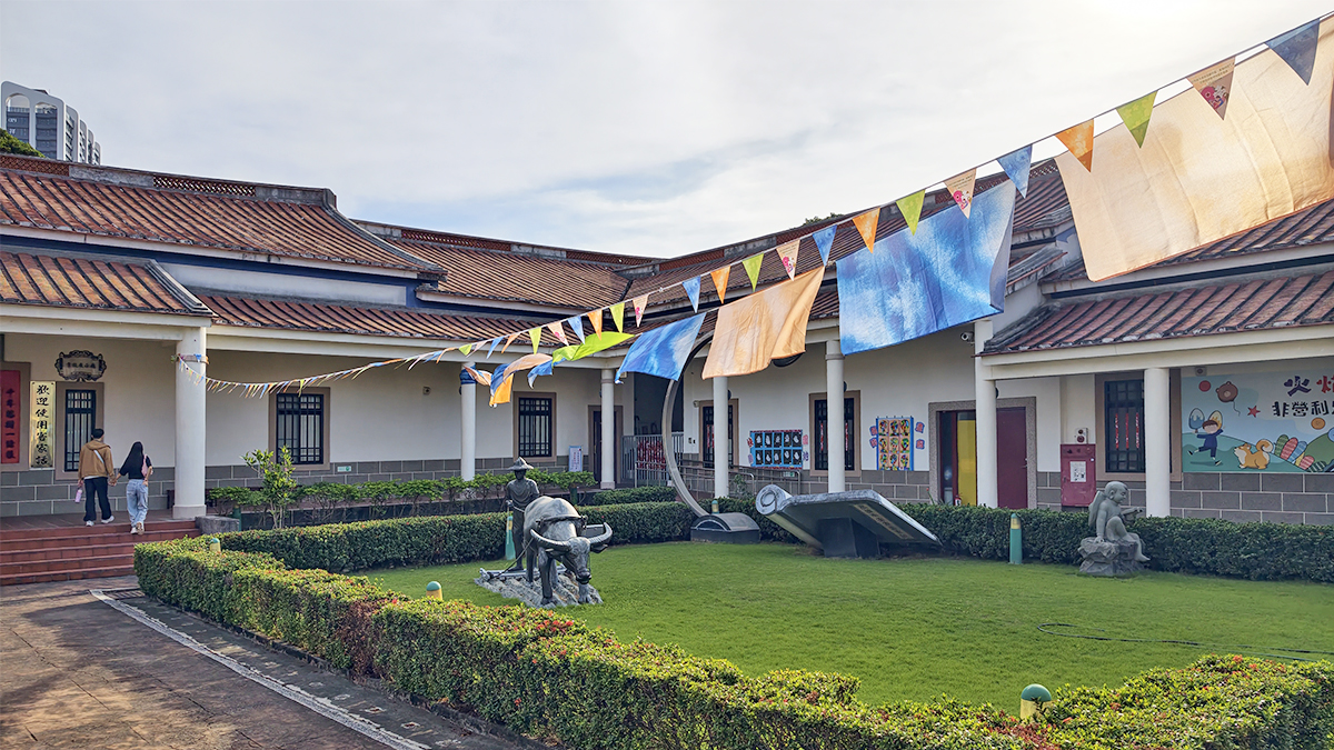[高雄 三民] 盤花公園  走進客家文化的城市綠洲 光之塔旁全新休閒散步新景點