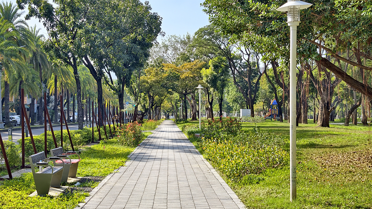 [高雄 三民] 盤花公園  走進客家文化的城市綠洲 光之塔旁全新休閒散步新景點