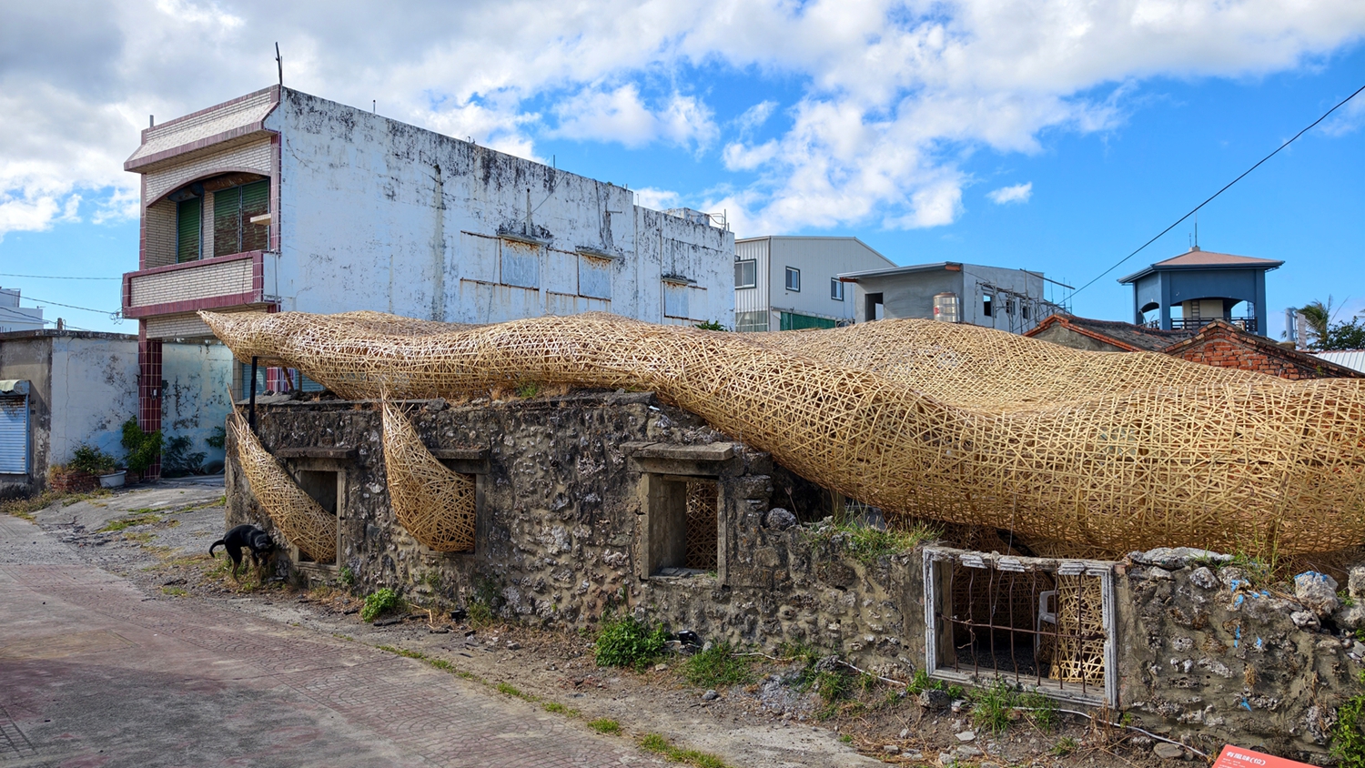 [屏東 車城] 2025落山風藝術季 看！海口 村落/沙灘/港灣展區一次看 & 看海美術館 劉棟的當令風景個展