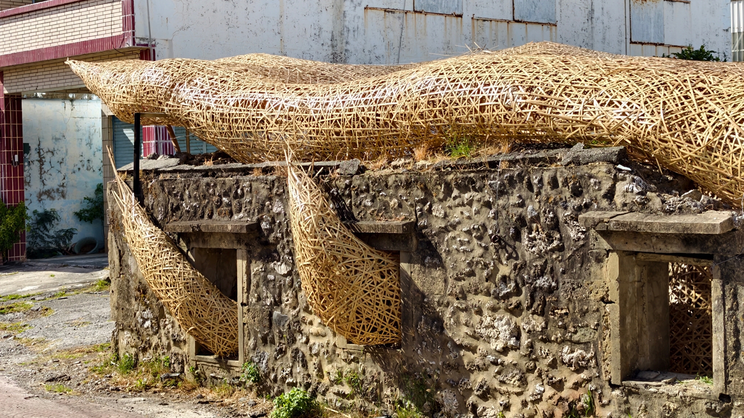 [屏東 車城] 2025落山風藝術季 看！海口 村落/沙灘/港灣展區一次看 & 看海美術館 劉棟的當令風景個展