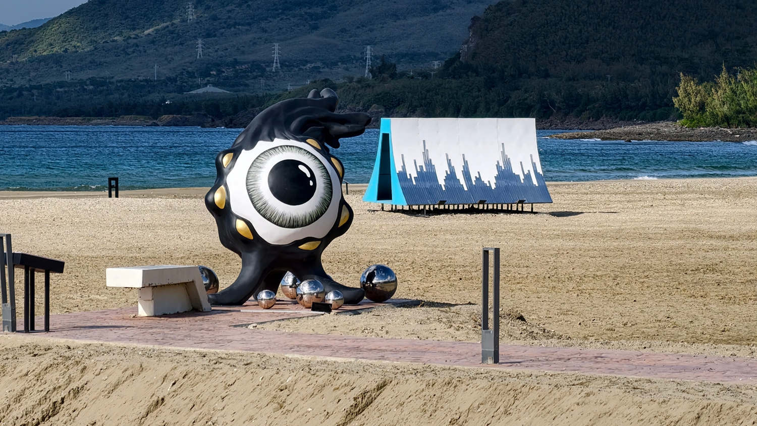 [屏東 車城] 2025落山風藝術季 看！海口 村落/沙灘/港灣展區一次看 & 看海美術館 劉棟的當令風景個展