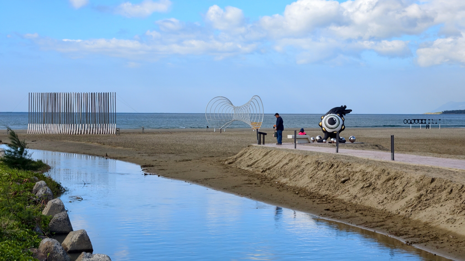 [屏東 車城] 2025落山風藝術季 看！海口 村落/沙灘/港灣展區一次看 & 看海美術館 劉棟的當令風景個展