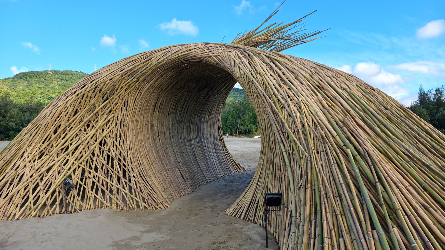 [屏東 車城] 2025落山風藝術季 看！海口 村落/沙灘/港灣展區一次看 & 看海美術館 劉棟的當令風景個展