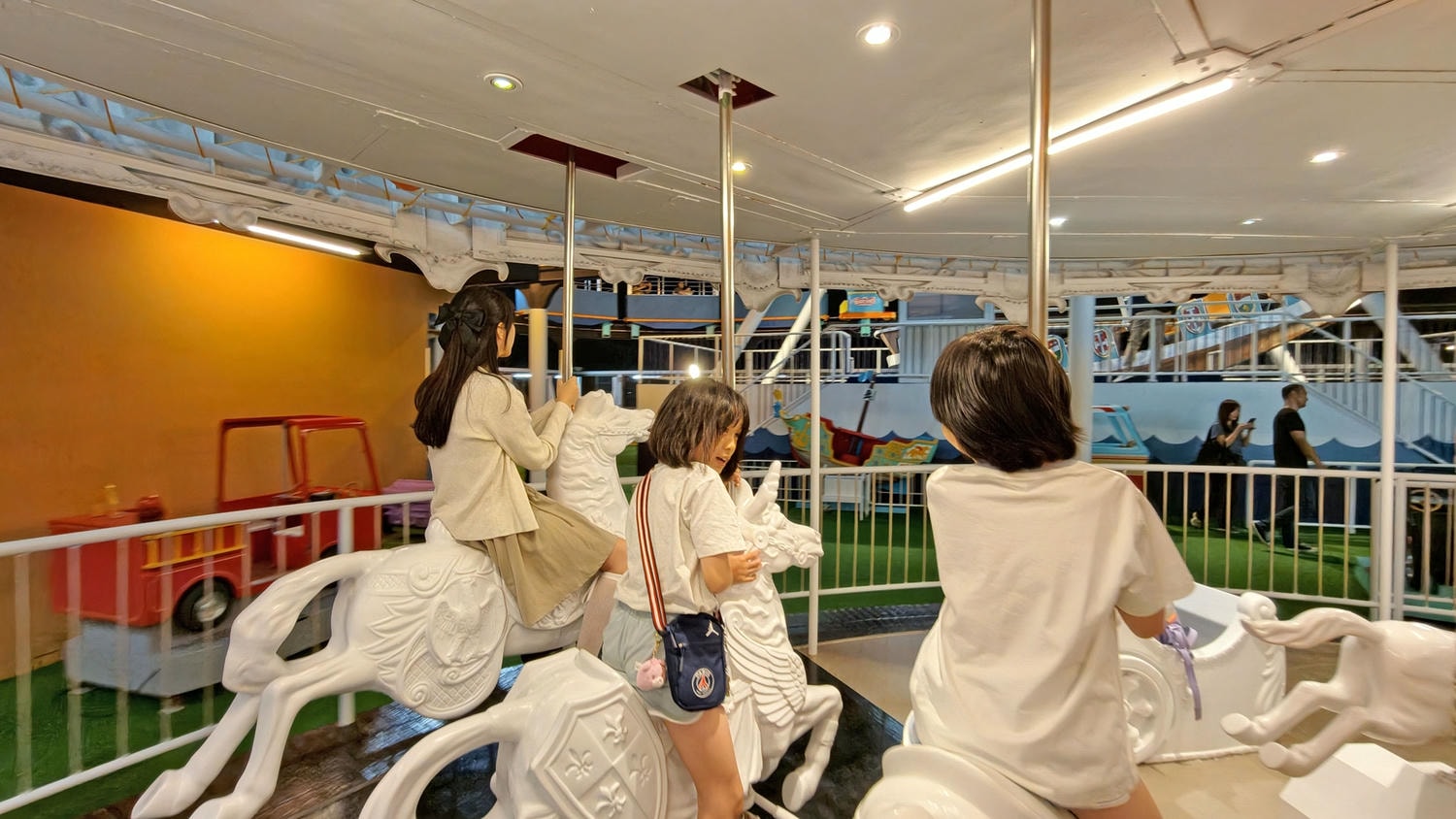 [高雄 前金] 大立空中樂園RIZZ 童年回憶華麗回歸 4大遊樂設施 × 2大餐飲品牌 × 屋頂夜生活全新登場