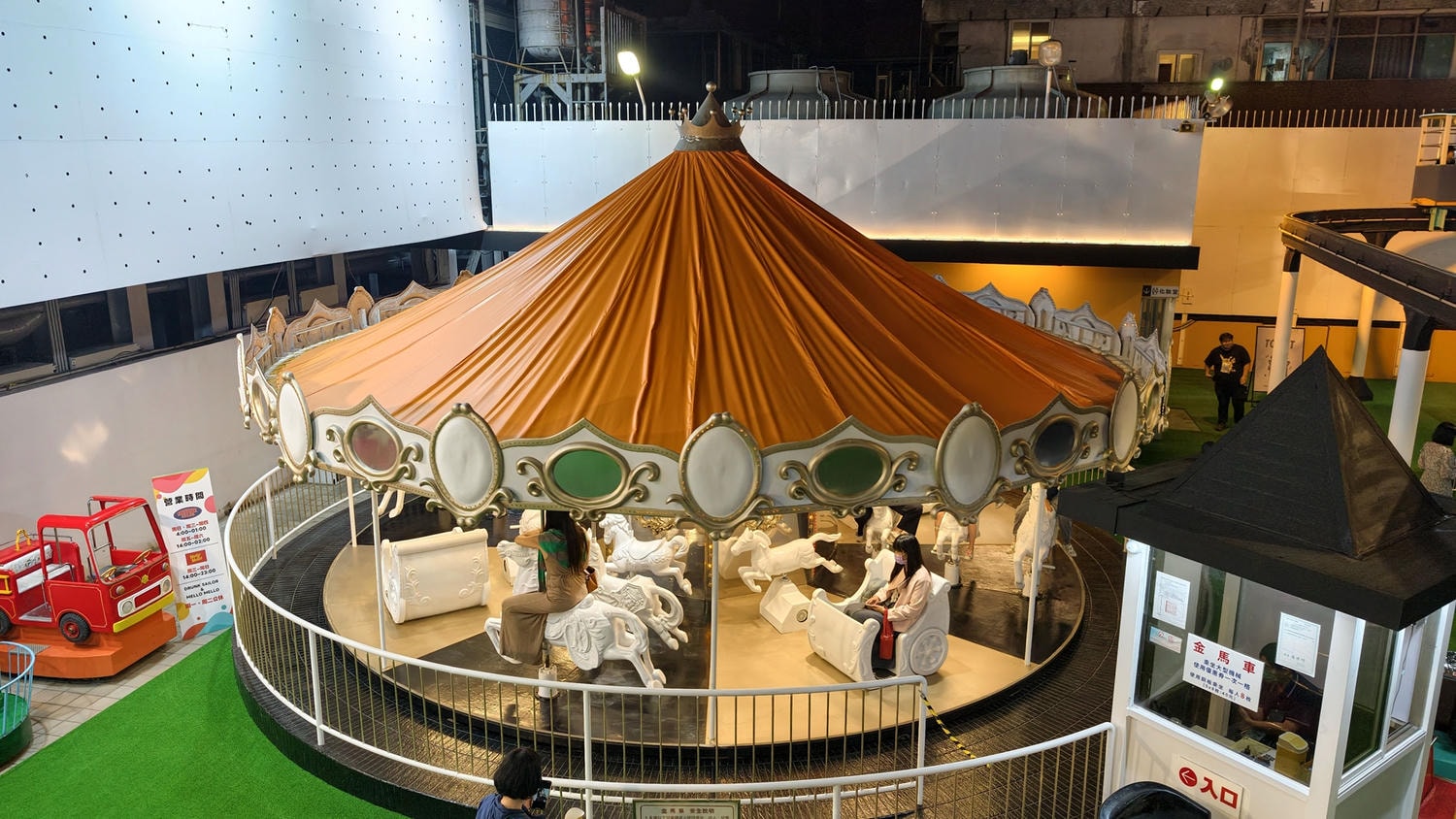 [高雄 前金] 大立空中樂園RIZZ 童年回憶華麗回歸 4大遊樂設施 × 2大餐飲品牌 × 屋頂夜生活全新登場