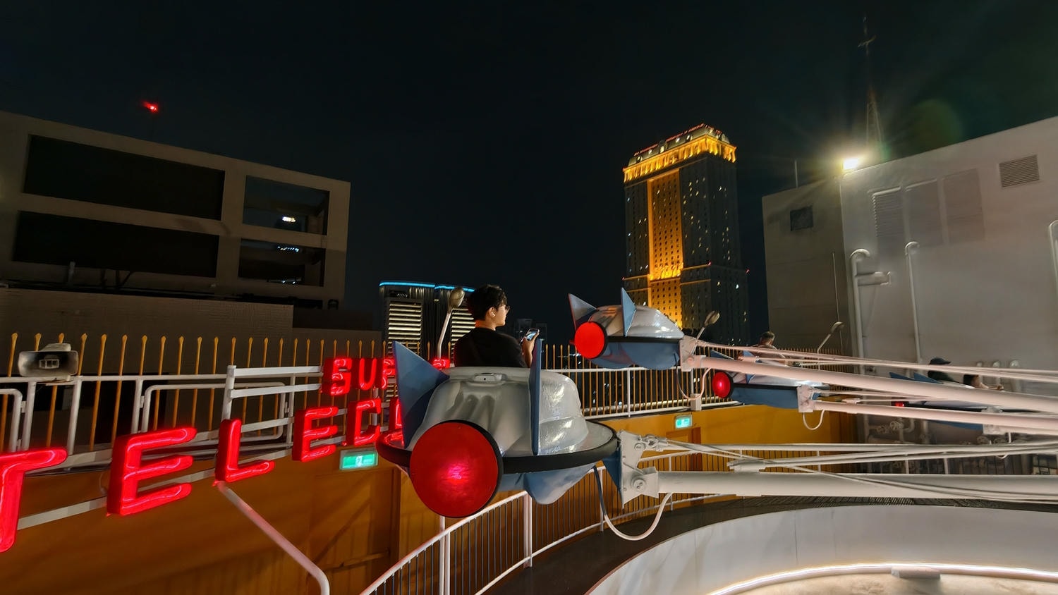 [高雄 前金] 大立空中樂園RIZZ 童年回憶華麗回歸 4大遊樂設施 × 2大餐飲品牌 × 屋頂夜生活全新登場