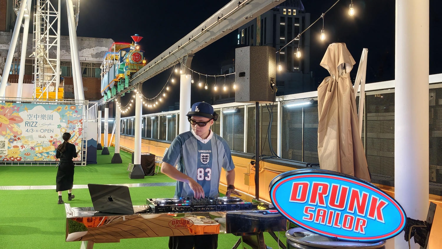 [高雄 前金] 大立空中樂園RIZZ 童年回憶華麗回歸 4大遊樂設施 × 2大餐飲品牌 × 屋頂夜生活全新登場
